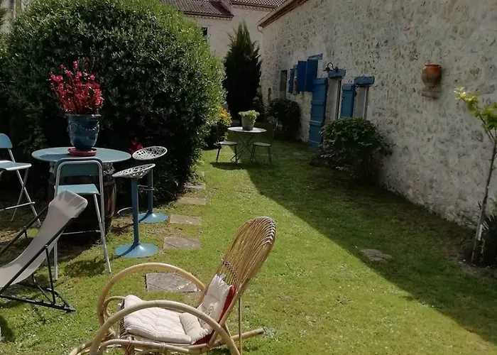 Maison à Avec Piscine - Clévacances 3 Clés Villa *