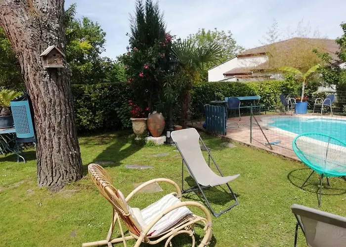 Maison à Avec Piscine - Clévacances 3 Clés *